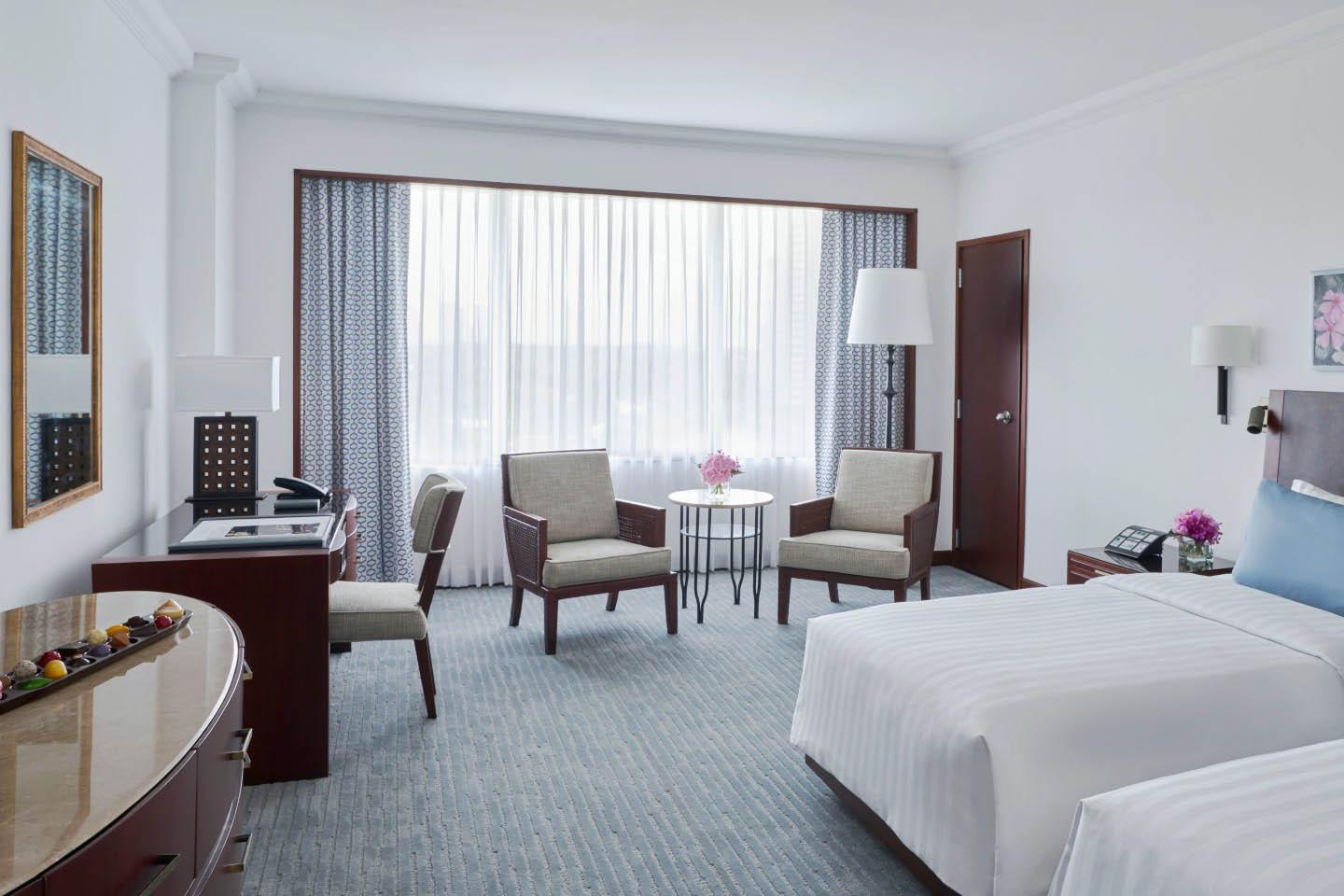 The Peninsula Manila Hotel Makati City Exterior photo A room at the hotel