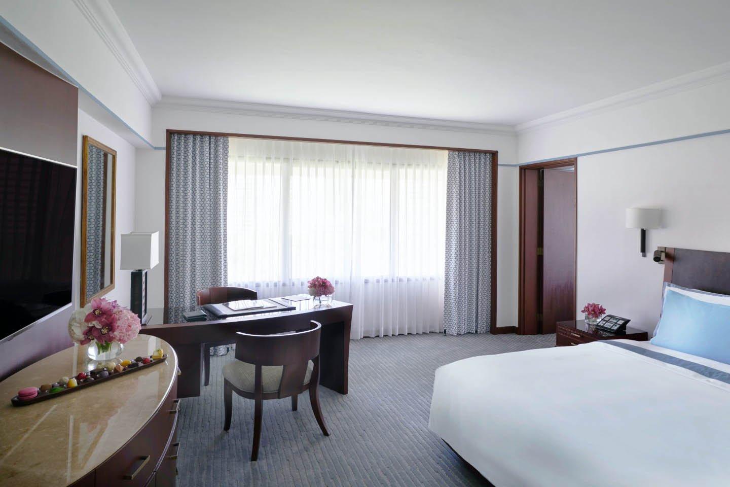 The Peninsula Manila Hotel Makati City Exterior photo A room at the Conrad Hong Kong