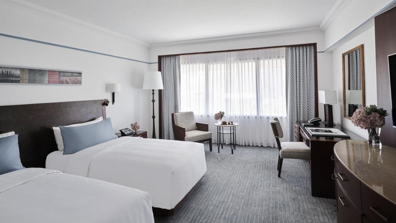 The Peninsula Manila Hotel Makati City Exterior photo