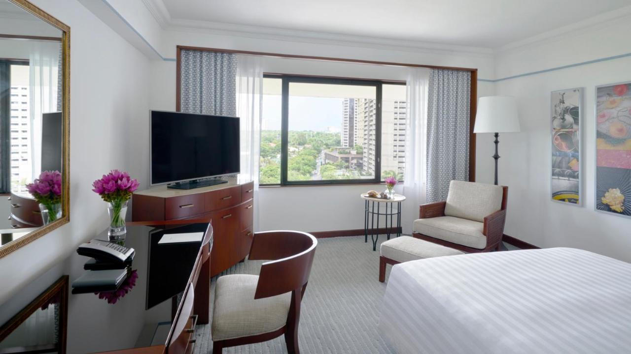 The Peninsula Manila Hotel Makati City Exterior photo
