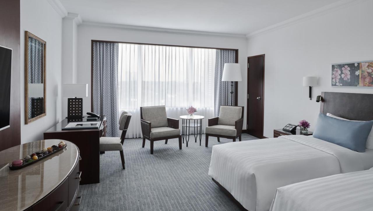 The Peninsula Manila Hotel Makati City Exterior photo