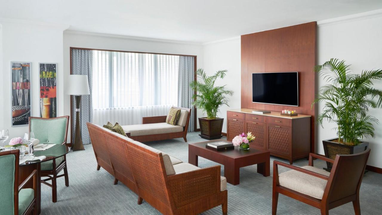 The Peninsula Manila Hotel Makati City Exterior photo Living room