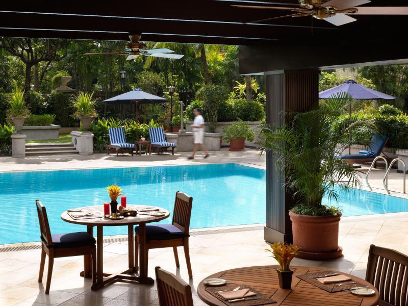 The Peninsula Manila Hotel Makati City Exterior photo The swimming pool at the hotel