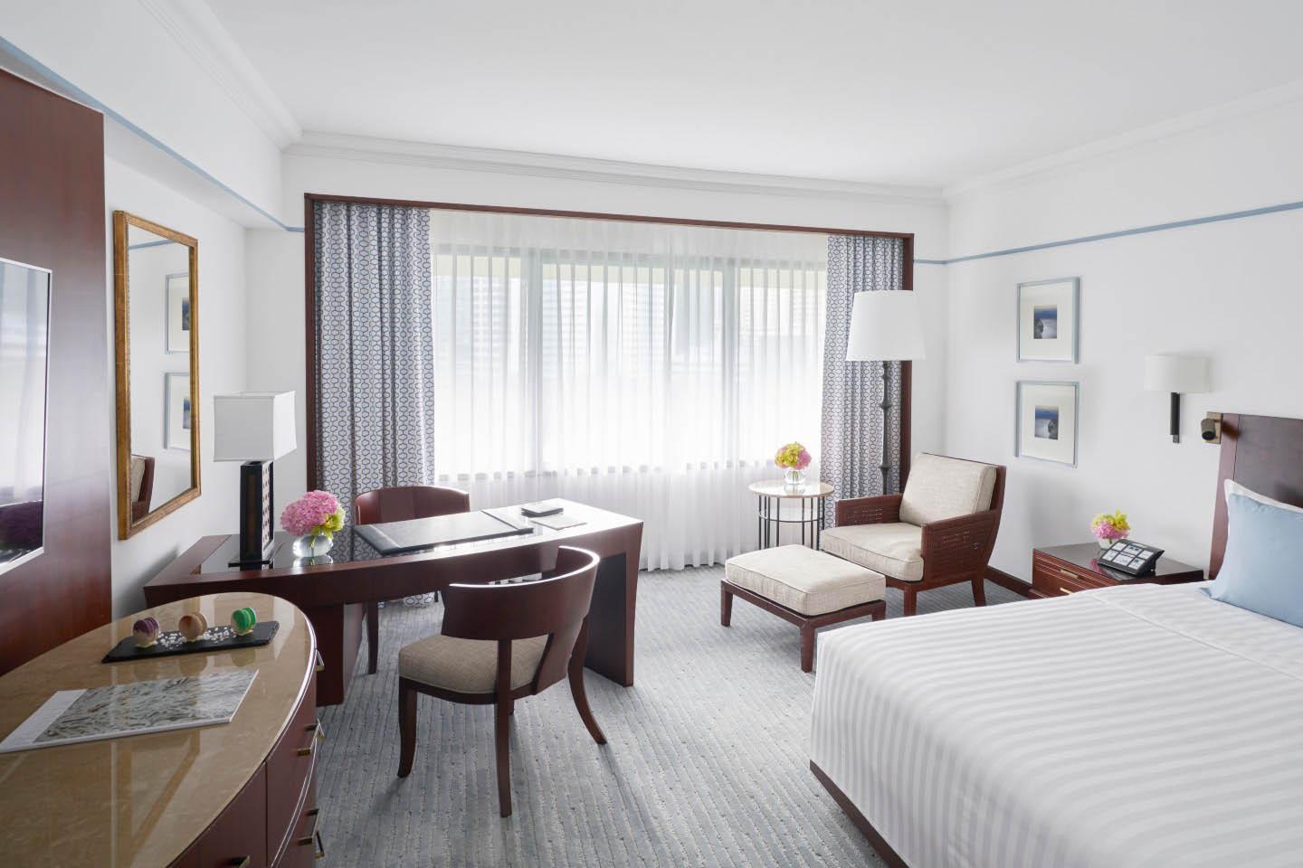 The Peninsula Manila Hotel Makati City Exterior photo A room at the Conrad Hong Kong