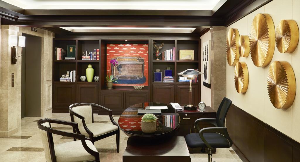 The Peninsula Manila Hotel Makati City Exterior photo The office of the Chairman
