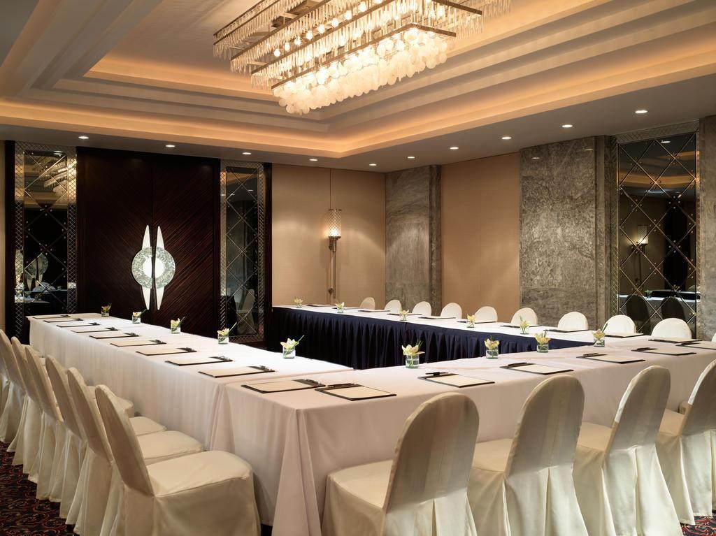 The Peninsula Manila Hotel Makati City Facilities photo A meeting room at the Four Seasons Hotel, Mumbai