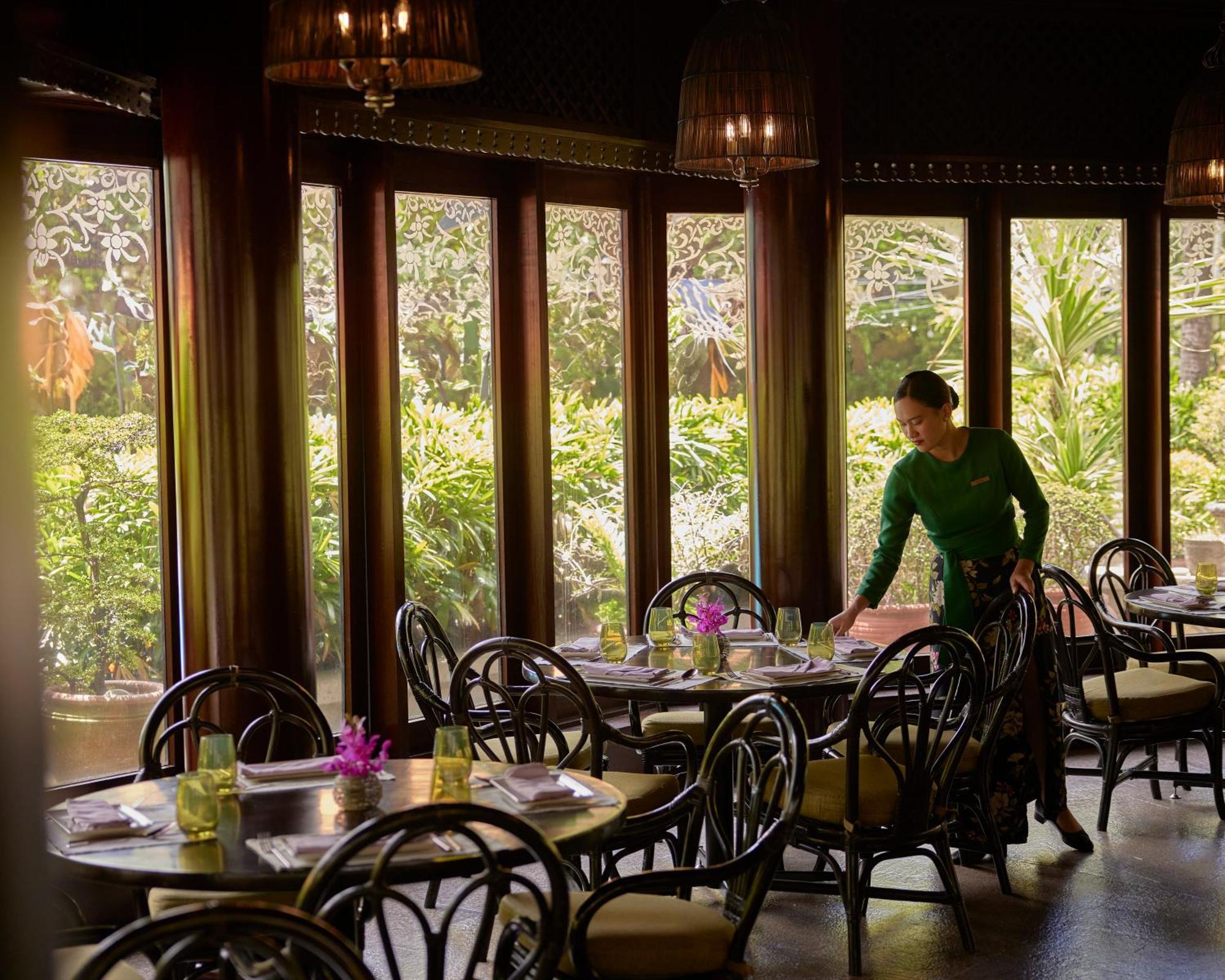 The Peninsula Manila Hotel Makati City Exterior photo A restaurant in Thailand