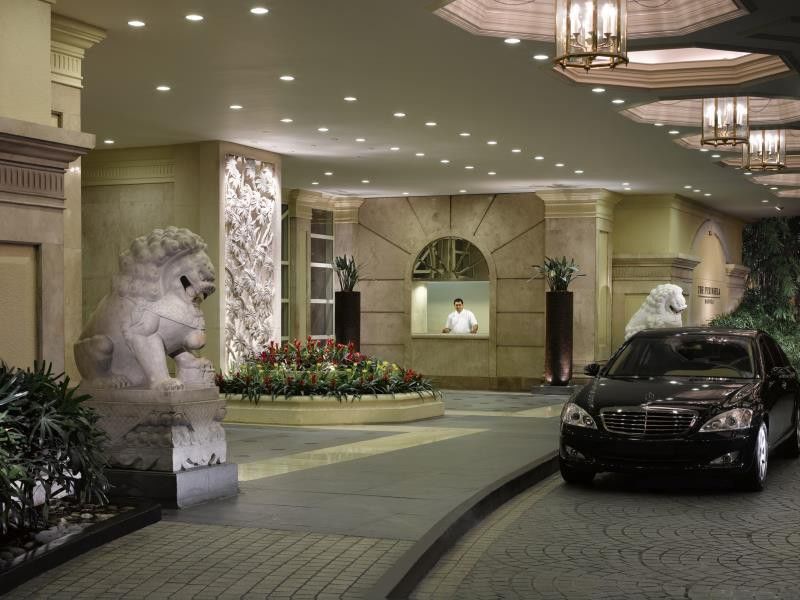 The Peninsula Manila Hotel Makati City Exterior photo The main entrance