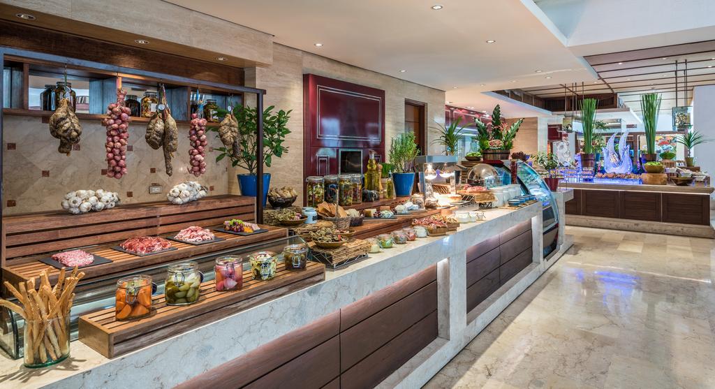 The Peninsula Manila Hotel Makati City Exterior photo The buffet at the hotel